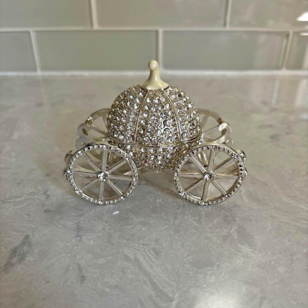Ring holder - Picture 1 of 3